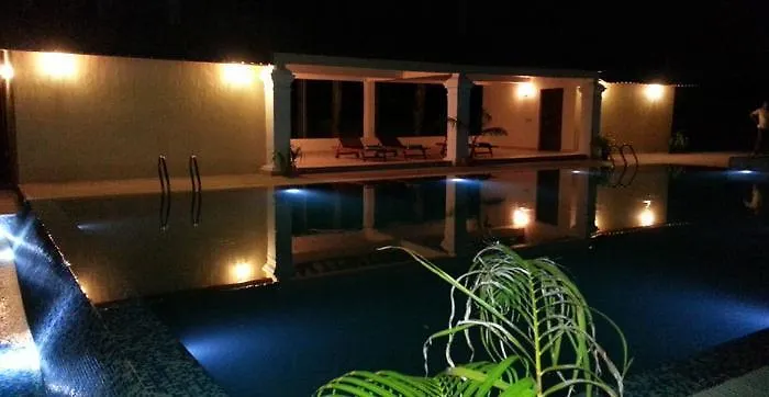 Grand Notting Hills Hotel And Resorts New Delhi 4*,