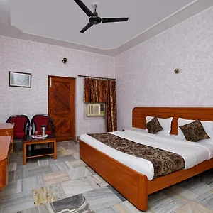 oyo-1294-hotel-padmini-international.hotels-varanasi.com/